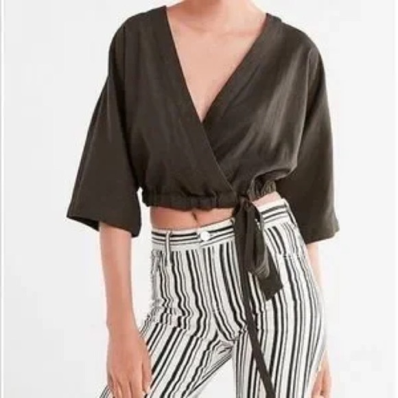 Urban Outfitters Kimmy Wrap Top Size XS - Picture 3 of 9